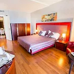 Sea Palace מלון 5*