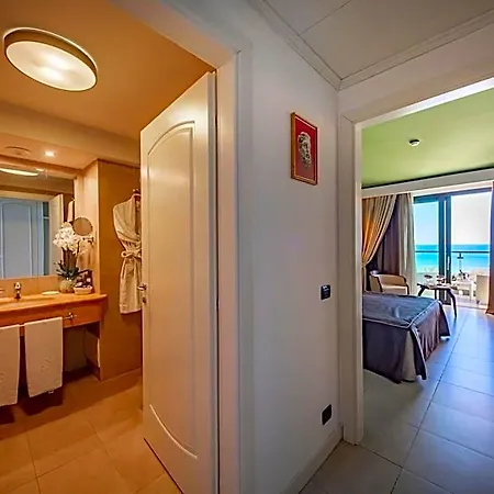 Hotel Sea Palace 5*