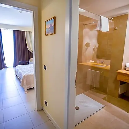 Hotel Sea Palace 5*