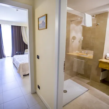 Hotel Sea Palace 5*