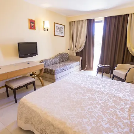 Sea Palace Szálloda 5*