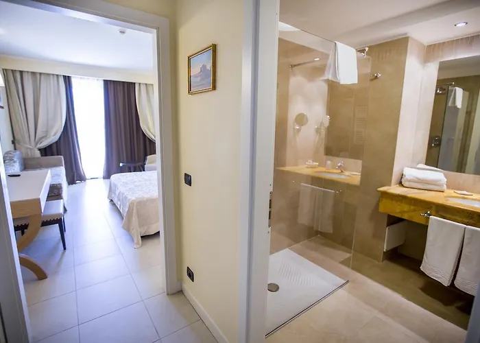 Ξενοδοχείο Sea Palace 5*