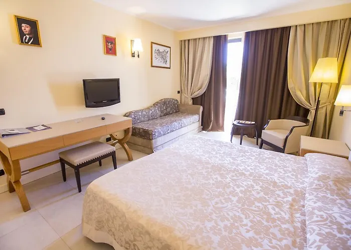 Sea Palace Szálloda 5*