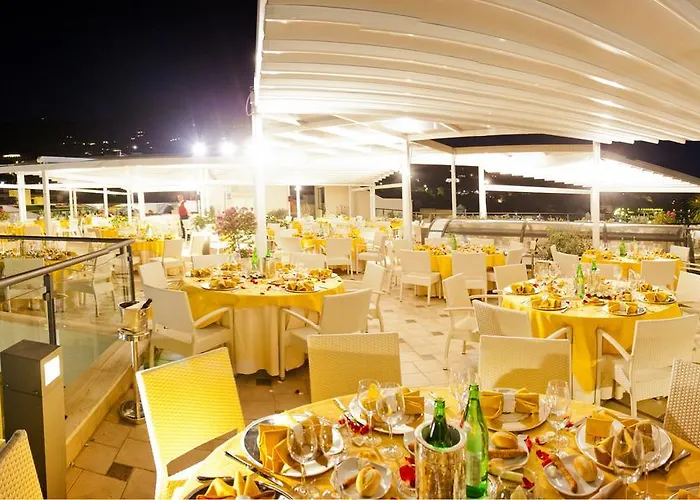 Ξενοδοχείο Sea Palace 5*