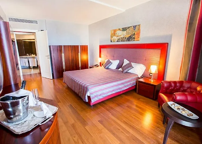 Sea Palace Szálloda 5*